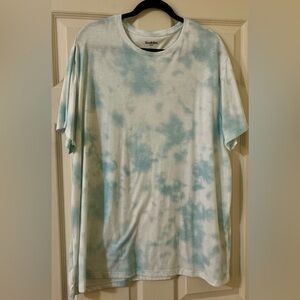 3/$15 NWOT BLUE AND WHITE TIE DYE TEE CASUAL
